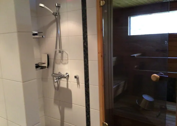 ヴィラ Kuhmit Cottages クーサモ